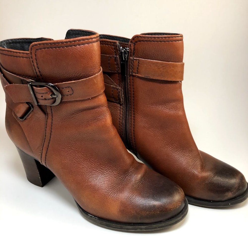 Clarks Artisan Leather Heeled Ankle Boots Womens 7